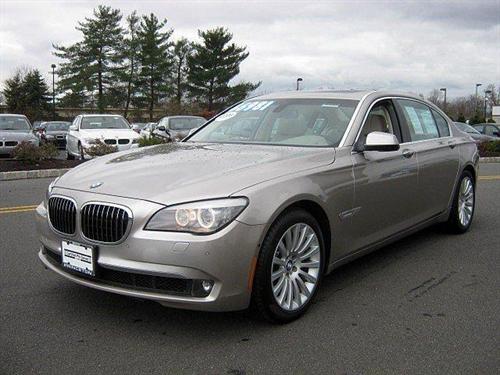 BMW 7 series 2009 photo 2