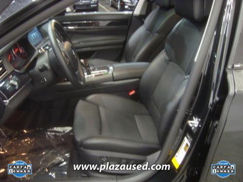 BMW 7 series 2009 photo 2