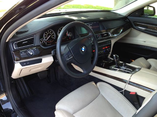 BMW 7 series 2009 photo 1