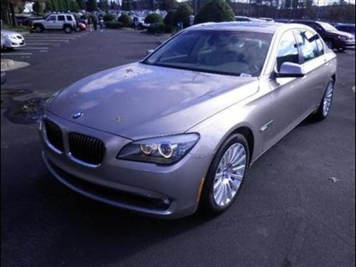 BMW 7 series 2009 photo 2