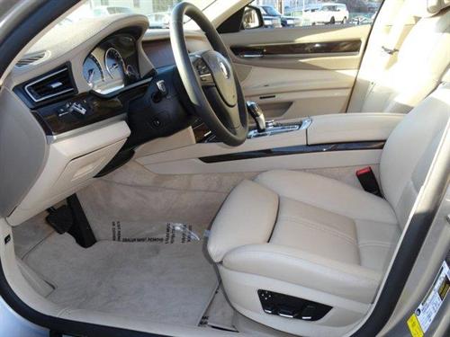 BMW 7 series 2009 photo 2