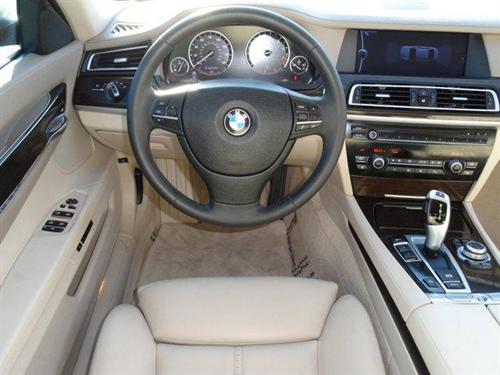 BMW 7 series 2009 photo 4