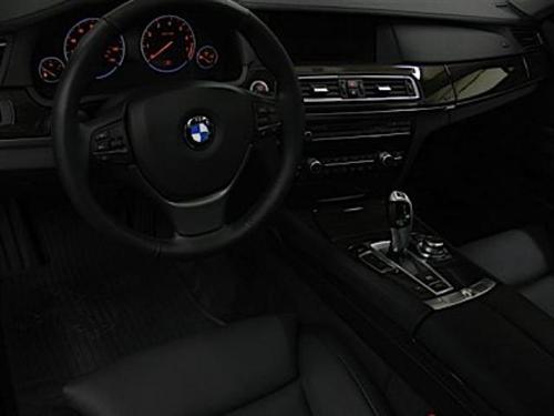 BMW 7 series 2009 photo 2
