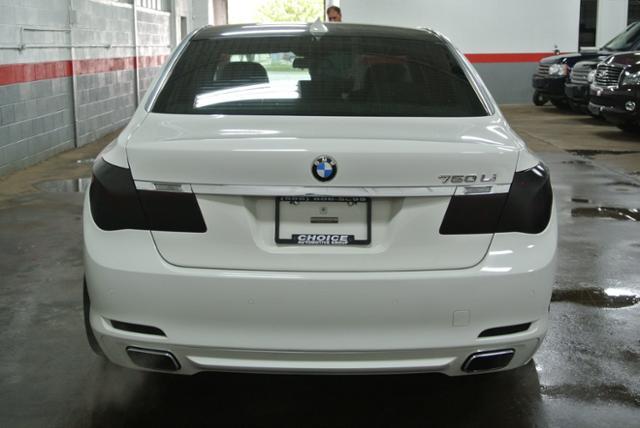 BMW 7 series 2009 photo 18