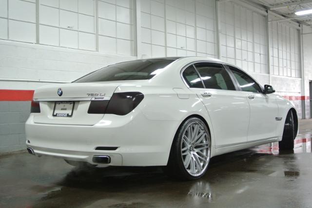 BMW 7 series 2009 photo 20