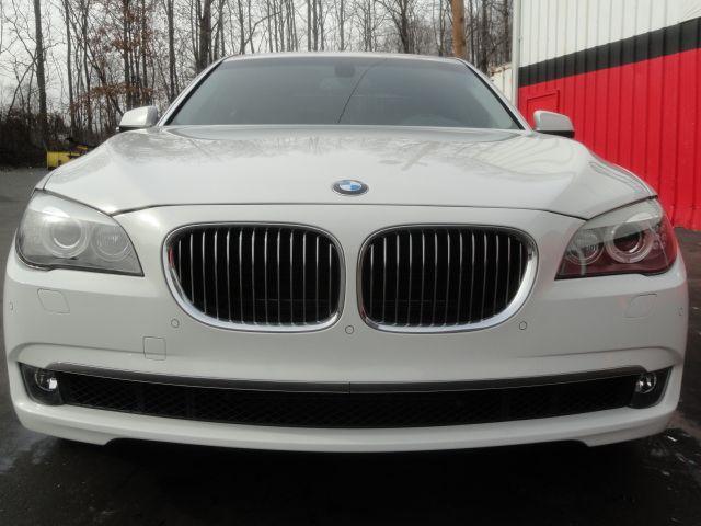 BMW 7 series 2009 photo 2