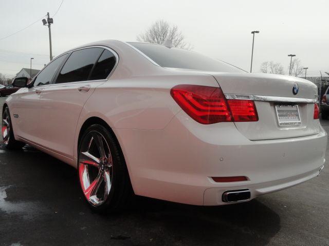 BMW 7 series 2009 photo 5