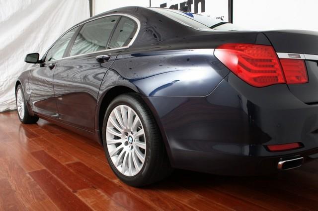 BMW 7 series 2009 photo 1