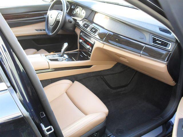 BMW 7 series 2009 photo 1