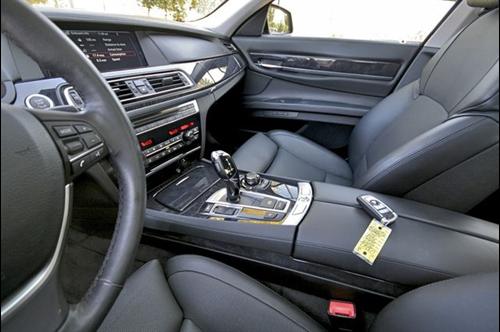 BMW 7 series 2009 photo 2