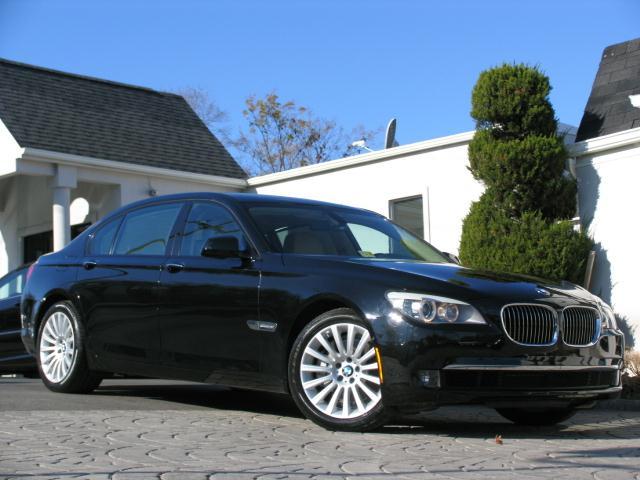 BMW 7 series 2010 photo 1
