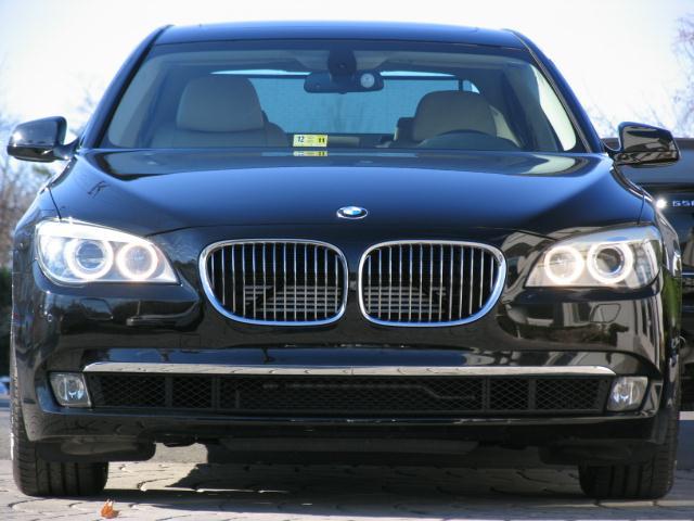 BMW 7 series 2010 photo 2