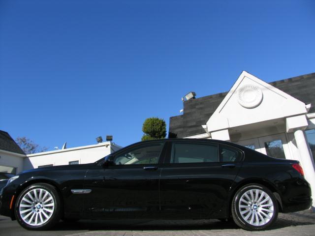 BMW 7 series 2010 photo 4