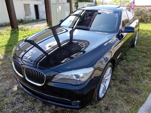 BMW 7 series 2010 photo 2