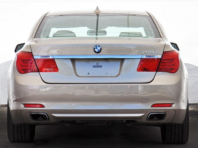 BMW 7 series 2010 photo 1