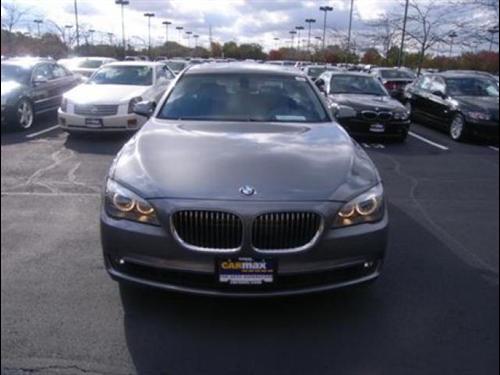BMW 7 series 2010 photo 1