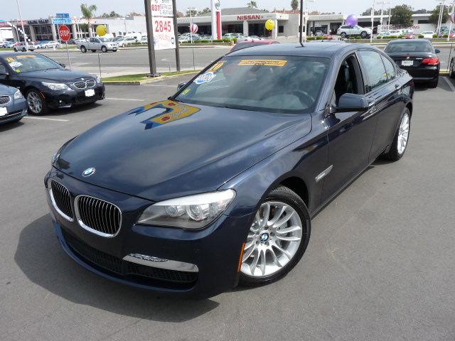 BMW 7 series 2010 photo 2