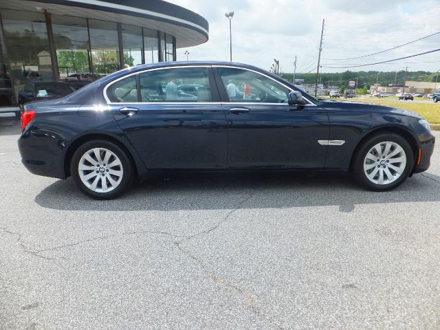 BMW 7 series 2010 photo 10