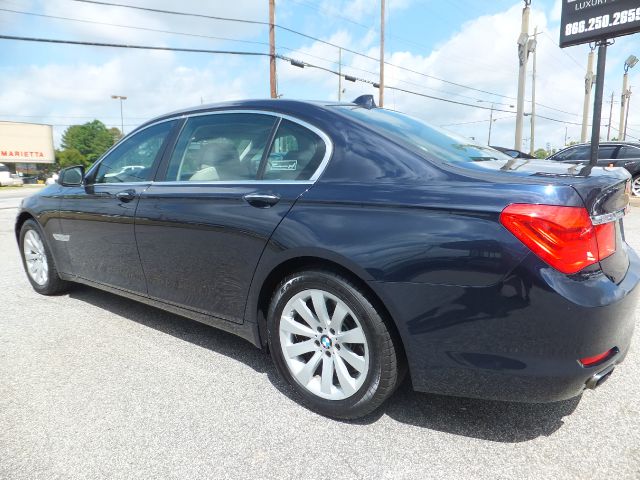 BMW 7 series 2010 photo 12