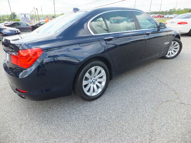 BMW 7 series 2010 photo 14
