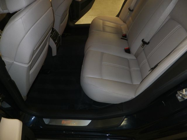 BMW 7 series 2010 photo 15