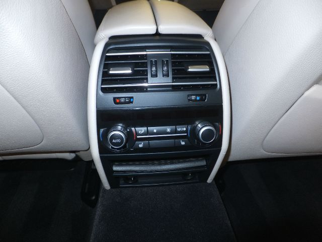 BMW 7 series 2010 photo 17