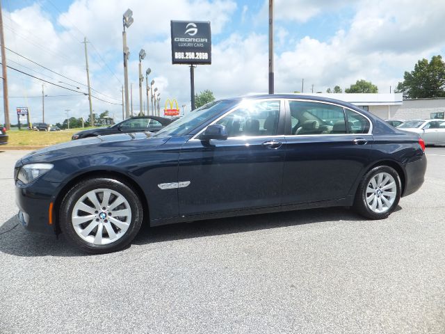 BMW 7 series 2010 photo 2