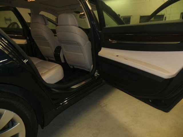 BMW 7 series 2010 photo 20