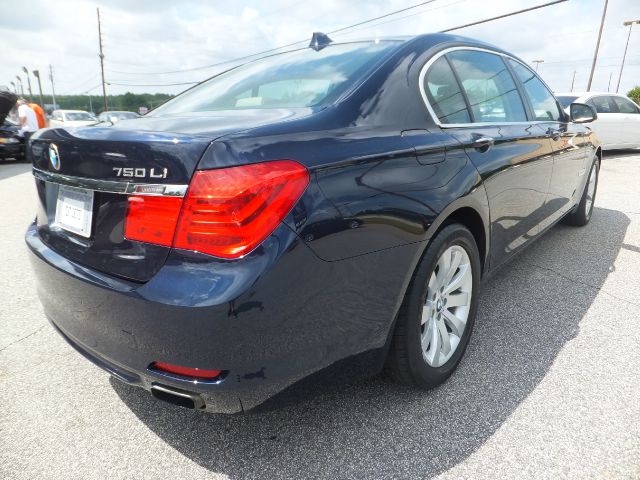 BMW 7 series 2010 photo 23
