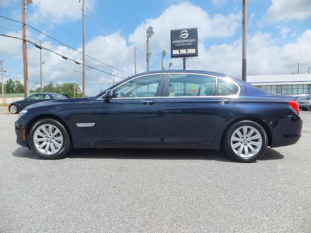 BMW 7 series 2010 photo 24