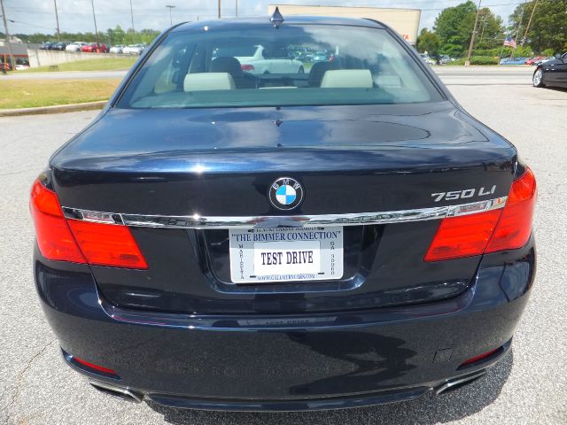 BMW 7 series 2010 photo 26