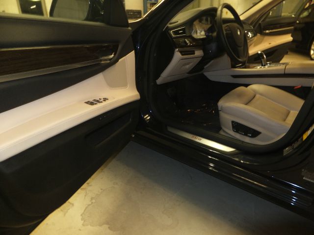 BMW 7 series 2010 photo 28
