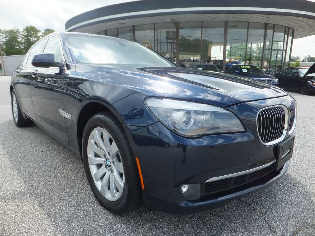 BMW 7 series 2010 photo 30