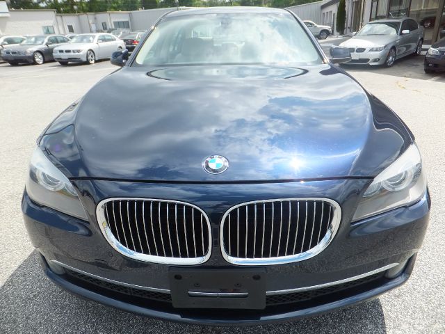 BMW 7 series 2010 photo 5