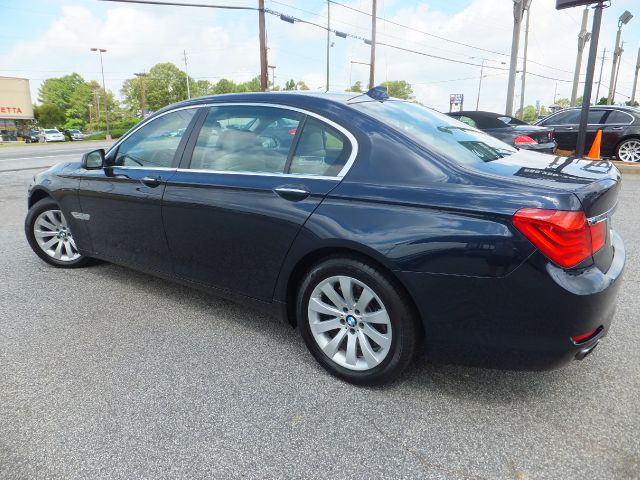 BMW 7 series 2010 photo 6