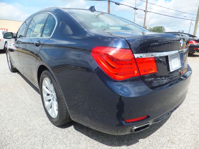 BMW 7 series 2010 photo 7