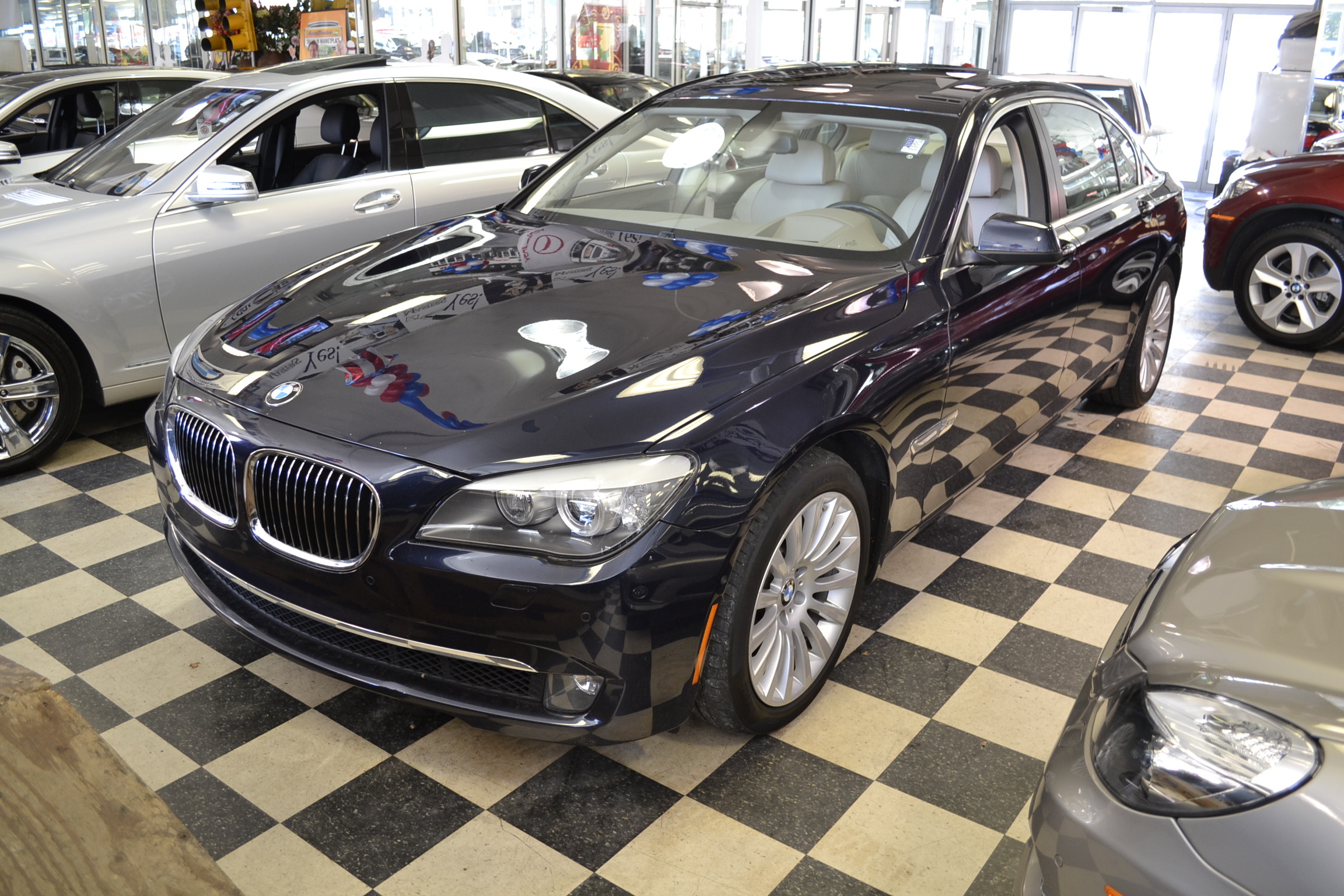 BMW 7 series 2010 photo 1