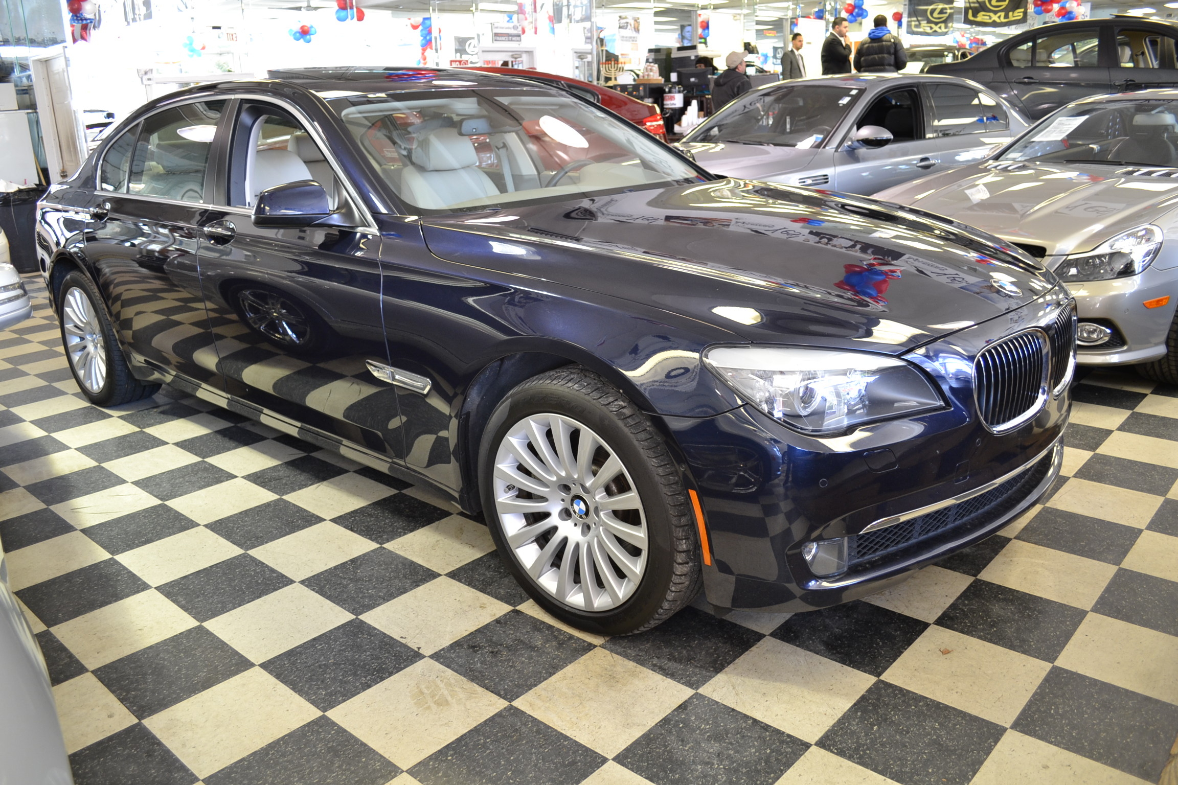 BMW 7 series 2010 photo 2