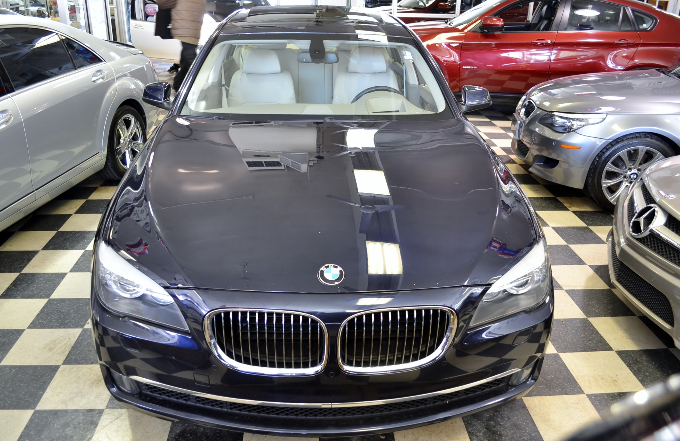 BMW 7 series 2010 photo 3