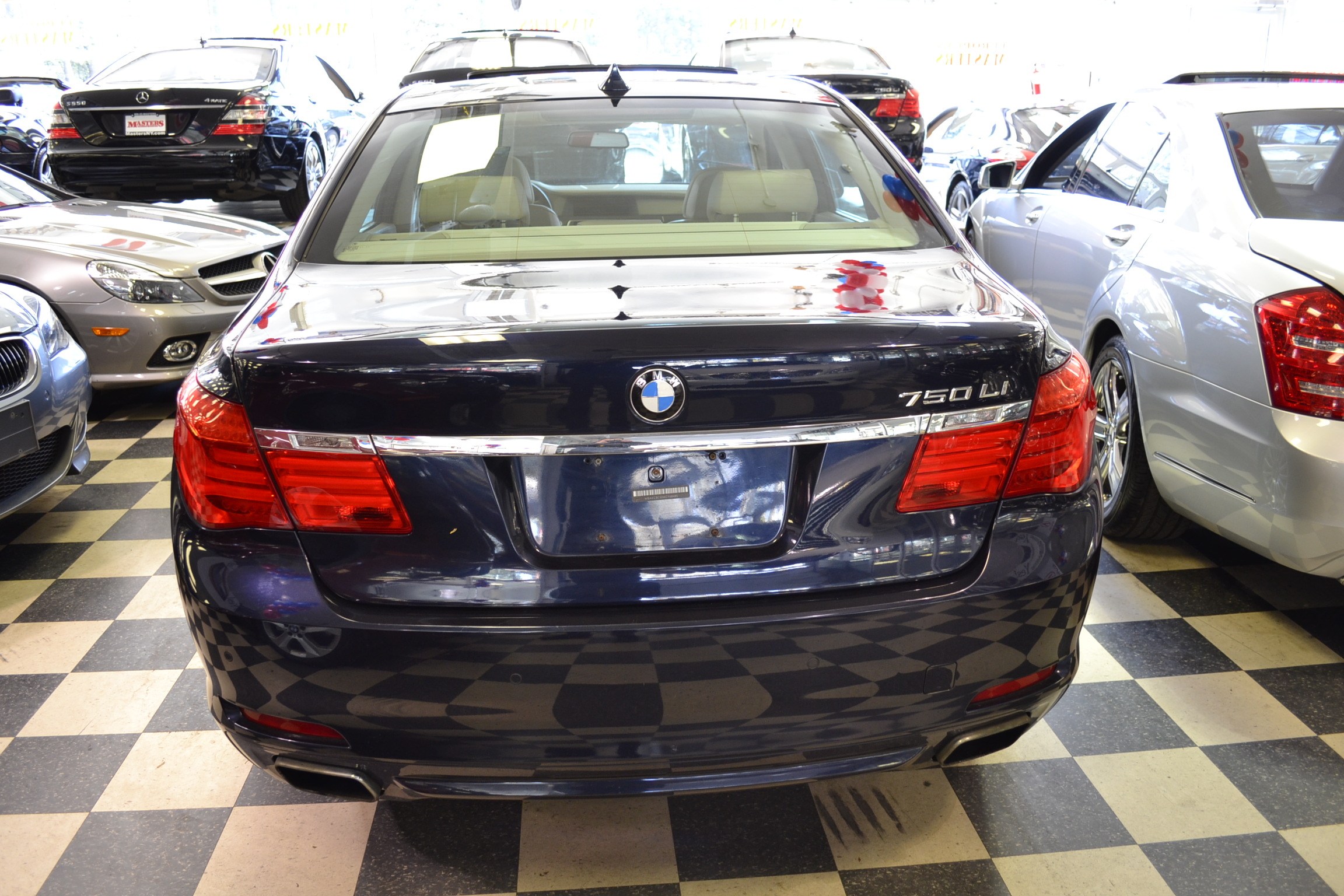 BMW 7 series 2010 photo 4