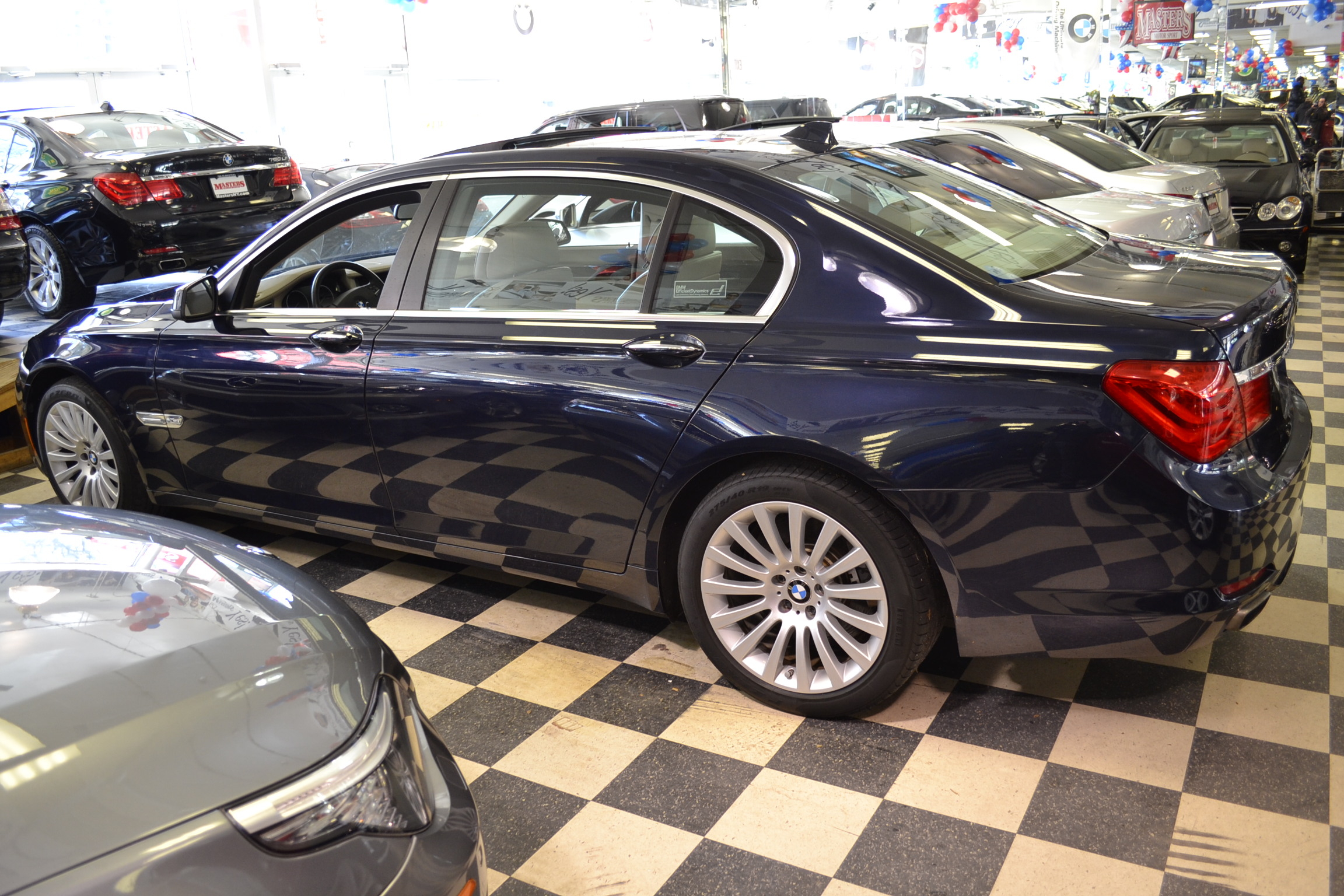 BMW 7 series 2010 photo 5