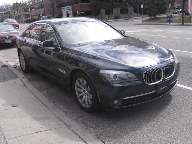 BMW 7 series 2010 photo 1