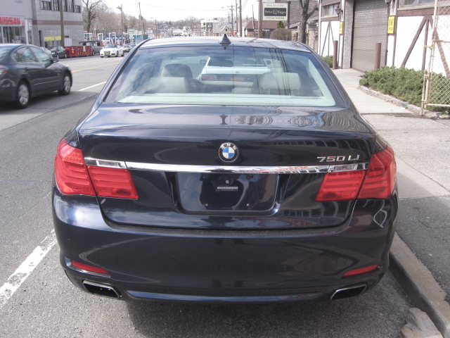BMW 7 series 2010 photo 4
