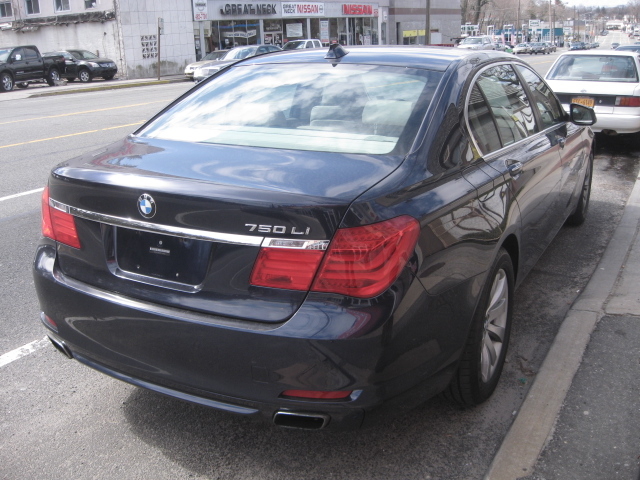 BMW 7 series 2010 photo 5