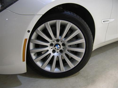 BMW 7 series 2010 photo 4