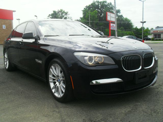 BMW 7 series 2010 photo 1