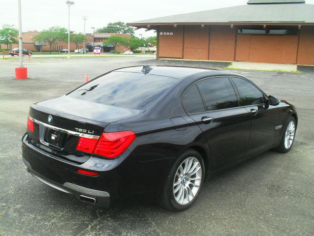 BMW 7 series 2010 photo 3