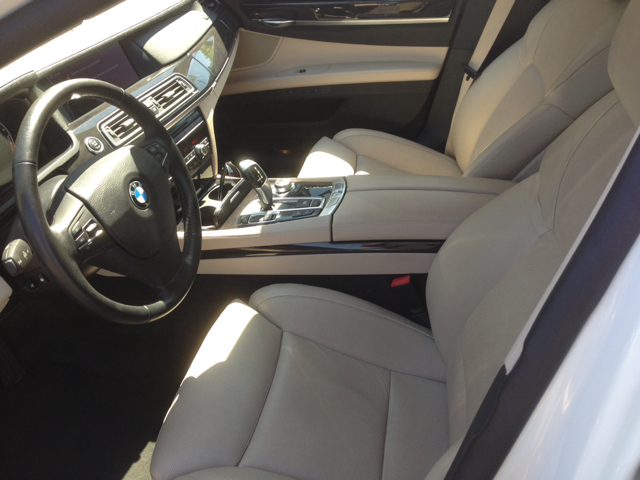 BMW 7 series 2011 photo 0
