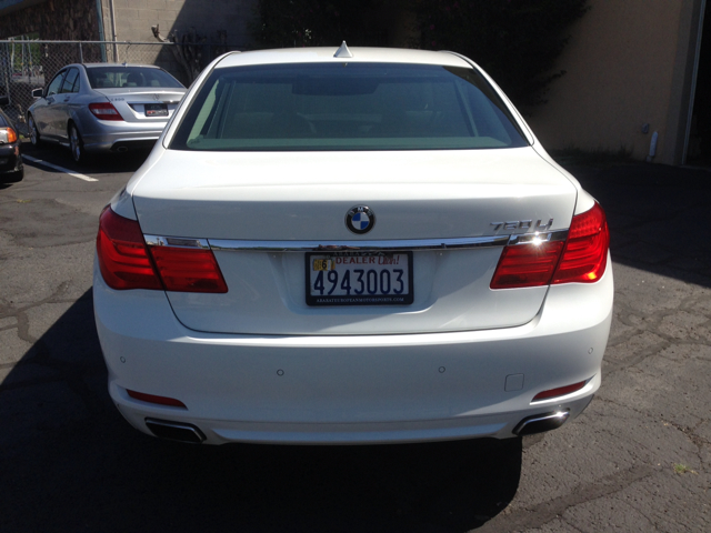 BMW 7 series 2011 photo 2