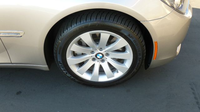 BMW 7 series 2011 photo 34
